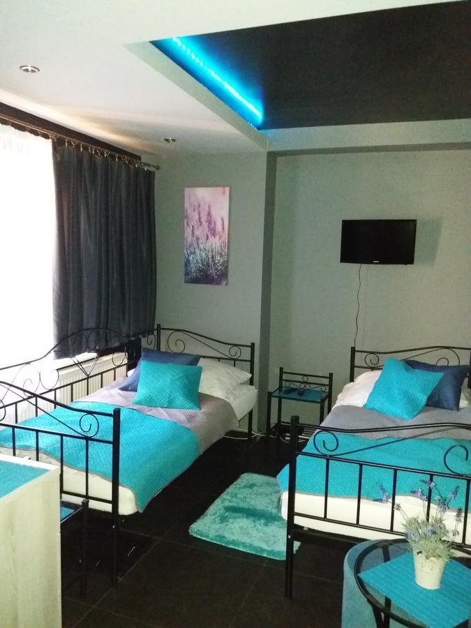 Lawendowy Hostel Cracovia Esterno foto