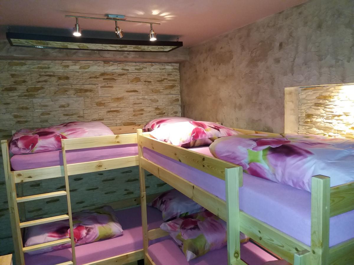 Lawendowy Hostel Cracovia Esterno foto