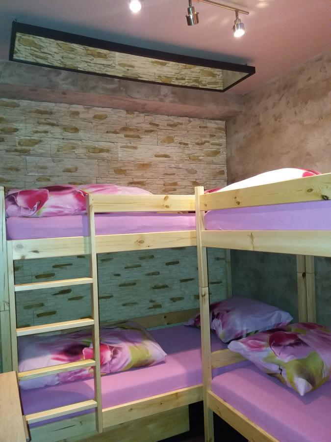 Lawendowy Hostel Cracovia Esterno foto